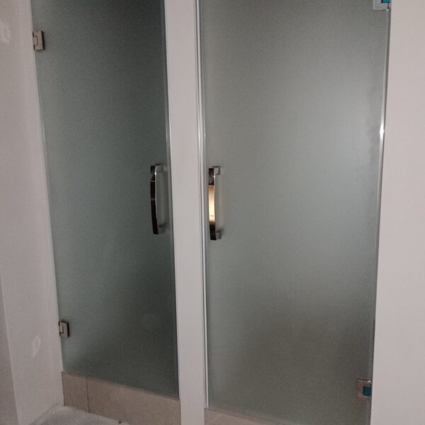 Двері в душ